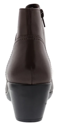 Clarks Of England Clarks Women's Emily Calle Fashion Boots 10 Clarks Of England Clarks Women's Emily Calle Fashion Boots